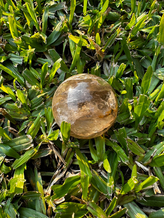 Esfera de cuarzo con inclusiones